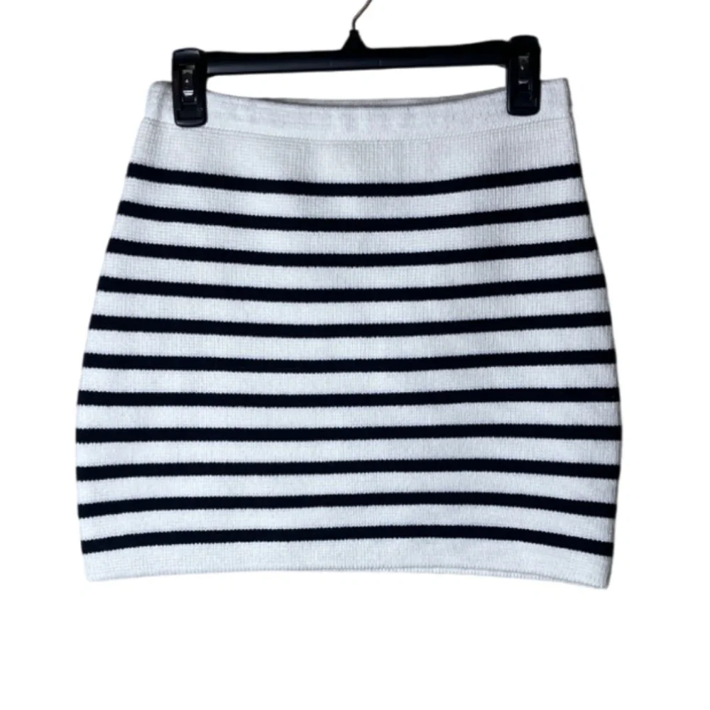 HYACINTH HOUSE TUCKERNUCK Navy & Cream Stripe Anna Knit Mini Skirt - Small